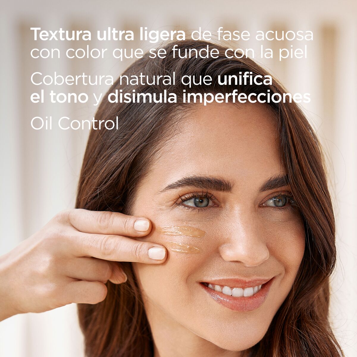 Fotoprotector Fusion Water OIL CONTROL color medium SPF50+ ISDIN frasco 50 ml - Imagen 4